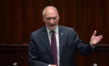 Dlaczego po siedmiu latach rząd PiS nie odzyskał wraku? Macierewicz: Wina Tuska