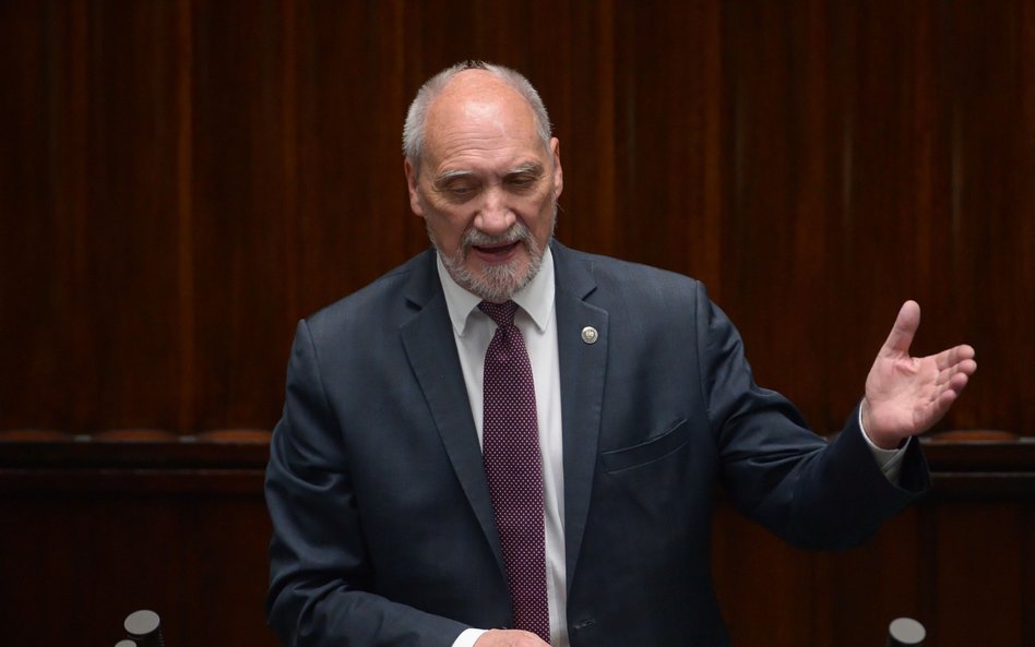 Dlaczego po siedmiu latach rząd PiS nie odzyskał wraku? Macierewicz: Wina Tuska