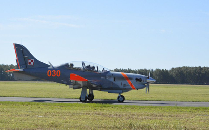 Samoloty szkolne PZL-130 Orlik TC-II. Fot./42. Baza Lotnictwa Szkolnego.
