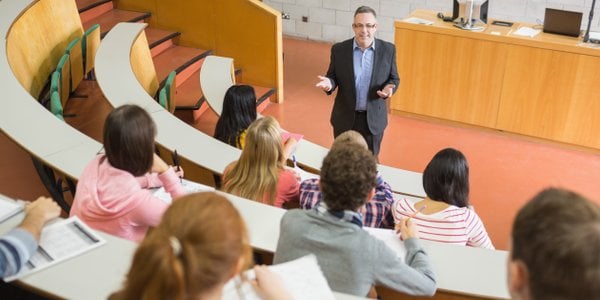 Amerykańskie Zetki mniej wierzą w siłę dyplomu i obawiają się AI
