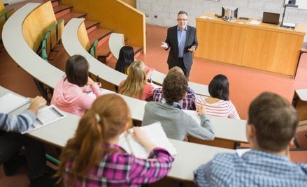 Amerykańskie Zetki mniej wierzą w siłę dyplomu i obawiają się AI