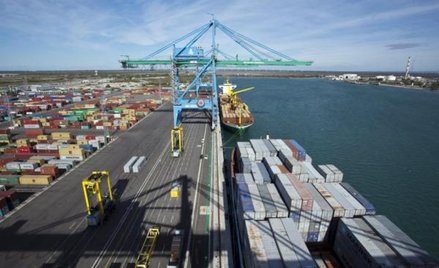 Przewoźnicy kolejowi ?i samochodowi spodziewają się przejąć ładunki żeglugi promowej, która od ?1 st