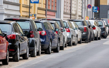 Miasta szukają sposobów na zatłoczone parkingi