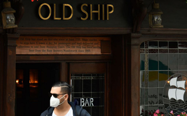 Anglia: Puby i restauracje będą zamykane o 22