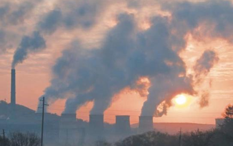 Emisje CO2 na świecie odbiły się już od niskich poziomów z wiosny 2020 roku.