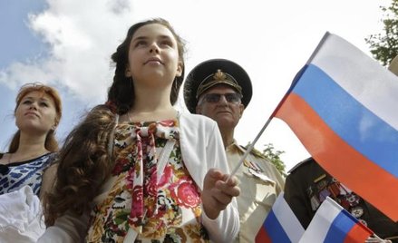 Obchody rosyjskiego święta w 2015 roku w Symferopolu na Krymie.