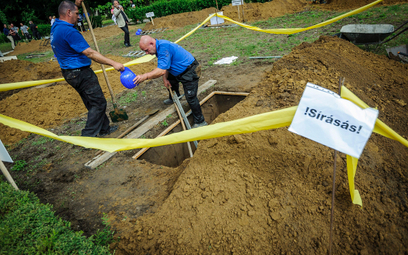Konkurs kopania grobów na Węgrzech