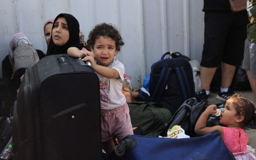 Palestyńczycy z zagranicznym paszportem mają nadzieję, na przedostanie się do Egiptu
