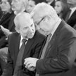 Zdaniem autora za prezesury Juliusza Brauna w TVP i przewodniczenia Jana Dworaka w KRRiT nastąpiła d