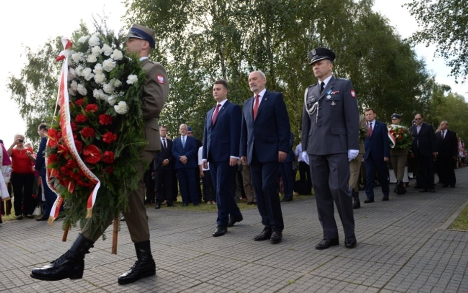 Bartłomiej Misiewicz odznaczony Złotym Medalem za Zasługi dla Obronności Kraju