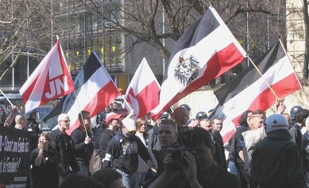 Marsz niemieckich neonazistów w Monachium. Fot. Rufus46