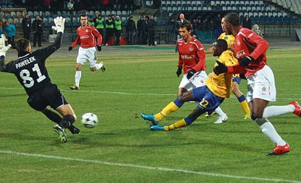 Joel Tschibamba zdobywa zwycięską bramkę dla Arki