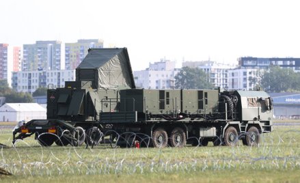 Żołnierze z 37. Dywizjonu Rakietowego Obrony Powietrznej na Lotnisku Warszawa-Babice rozpoczynają pe