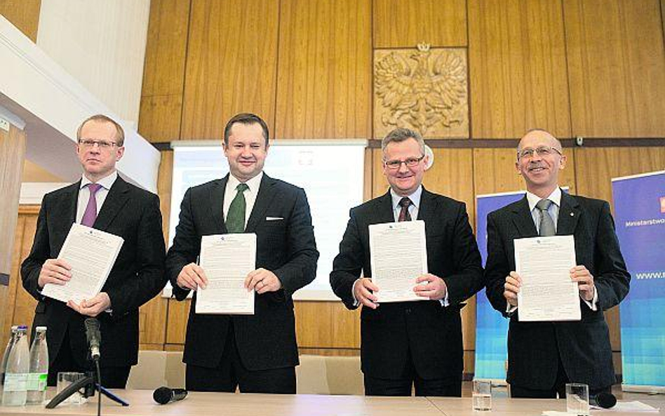 Ludwik Sobolewski, prezes GPW, Krzysztof Walenczak, wiceminister skarbu, Aleksander Grad, szef resor