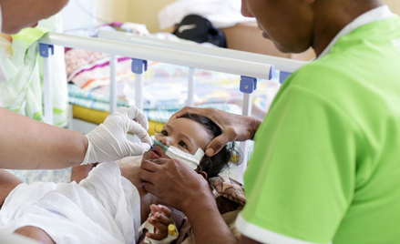 Epidemia odry na Samoa: Nowa Zelandia wysyła trumny dla dzieci