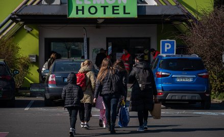Hotelarze martwią się, jak otworzyć letni sezon, gdy miejsca zajmują uchodźcy