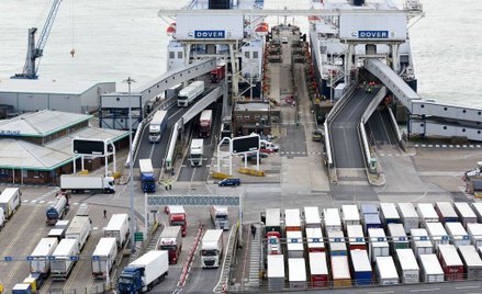 Nawet jeśli po brexicie kontrola ciężarówki zajmie dwie minuty, przed Dover i Calais powstaną 30-kil