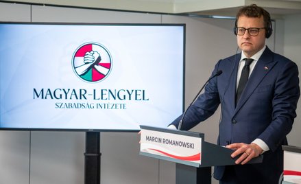 Poseł PiS, były wiceminister sprawiedliwości Marcin Romanowski podczas konferencji prasowej w Budape