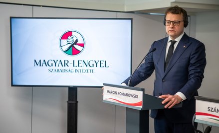 Marcin Romanowski podczas konferencji prasowej w Budapeszcie