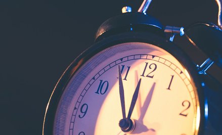 Ekonomista: zmiana czasu generuje koszty, nie wpływa na produktywność