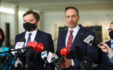 Minister sprawiedliwości Zbigniew Ziobro (L) i poseł PiS Janusz Kowalski (P)