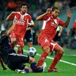 30 sierpnia 2009 - 25. minuta meczu Anderlecht Bruksela – Standard Liege. Axel Witsel (z prawej) bru