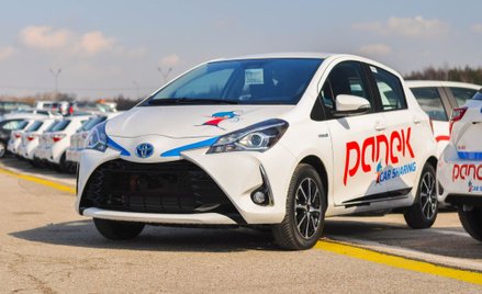 Wypożyczania aut na minuty – kolejnych 300 hybrydowych Toyot w Warszawie