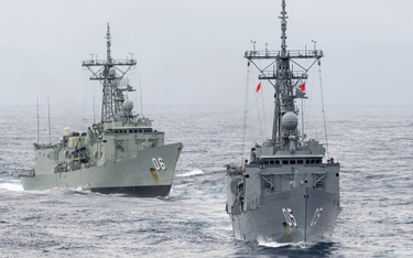 Fregaty rakietowe HMAS Melbourne i HMAS Newcastle jeszcze pod banderami Royal Australian Navy. Fot./