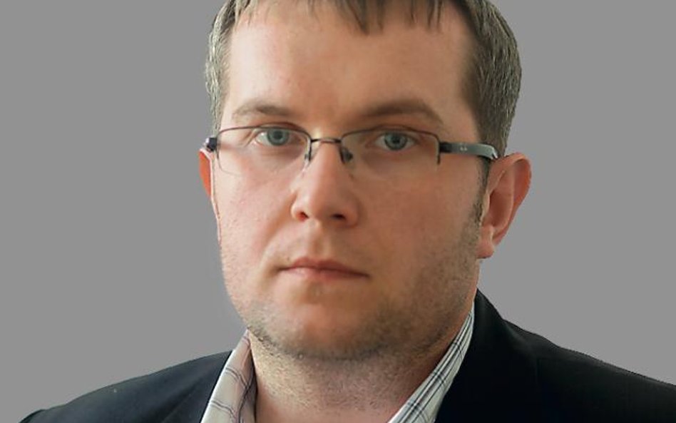 Dawid Błaszczyk, KBC Securities