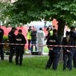 Do ofiary podszedł mężczyzna, który oddał dwa strzały z broni krótkiej. Gdy pokrzywdzony upadł na zi