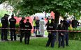 Do ofiary podszedł mężczyzna, który oddał dwa strzały z broni krótkiej. Gdy pokrzywdzony upadł na zi