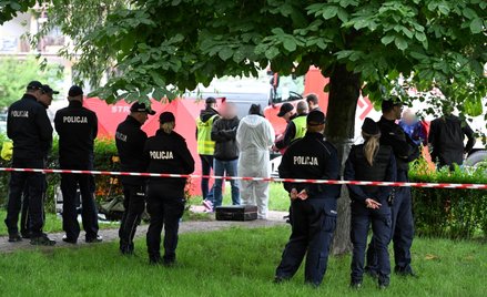 Do ofiary podszedł mężczyzna, który oddał dwa strzały z broni krótkiej. Gdy pokrzywdzony upadł na zi