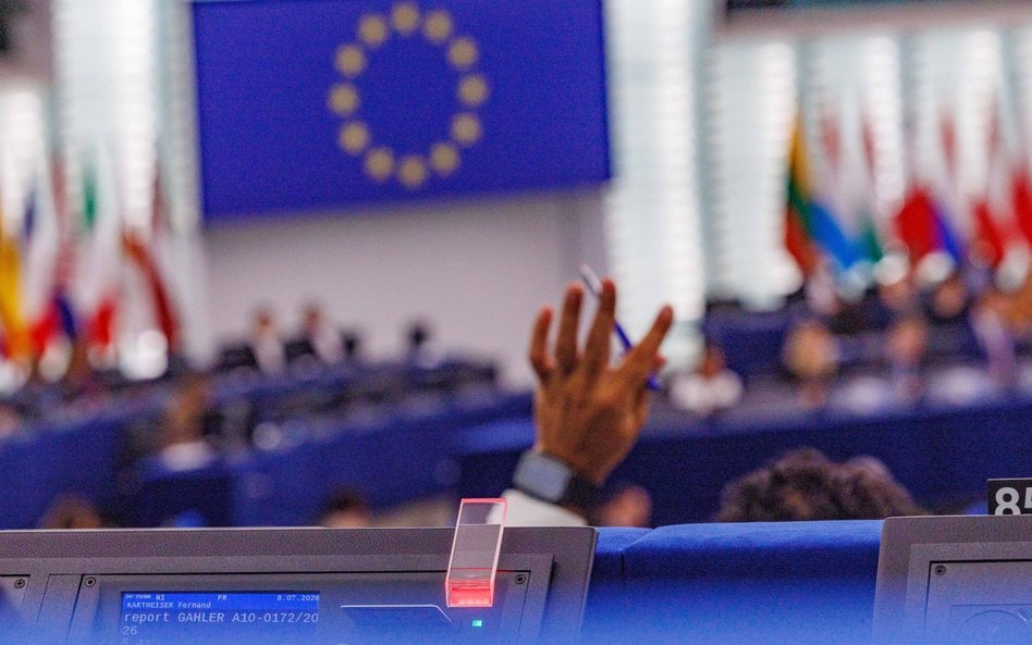 Europosłowie chcą sięgnąć po zamrożone aktywa Rosji. Apel do władz UE