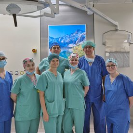 Zabieg, który wykonali specjaliści z kliniki kierowanej przez prof. Zbigniewa Gałązkę, był unikalny 