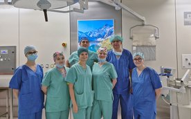 Zabieg, który wykonali specjaliści z kliniki kierowanej przez prof. Zbigniewa Gałązkę, był unikalny 