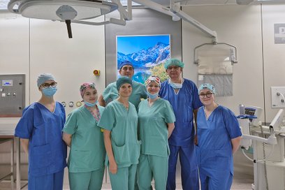 Zabieg, który wykonali specjaliści z kliniki kierowanej przez prof. Zbigniewa Gałązkę, był unikalny 