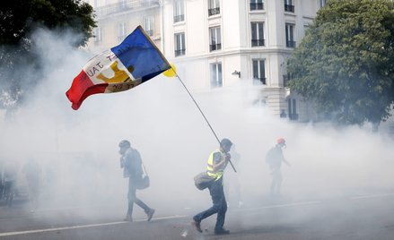 Francją wstrząsają protesty, które zaczęły się kilka lat temu od ruchu „żółtych kamizelek”. Na zdjęc