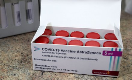 AstraZeneca spowalnia akcję szczepień. Kolejne kraje zawieszają użycie preparatu