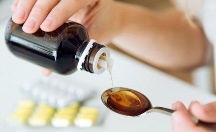 Leki na kaszel: Uwaga na niebezpieczne interakcje z innymi lekami