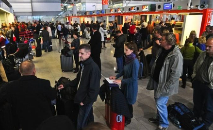 "Times": opóźnienia na lotniskach dla pasażerów spoza strefy Schengen
