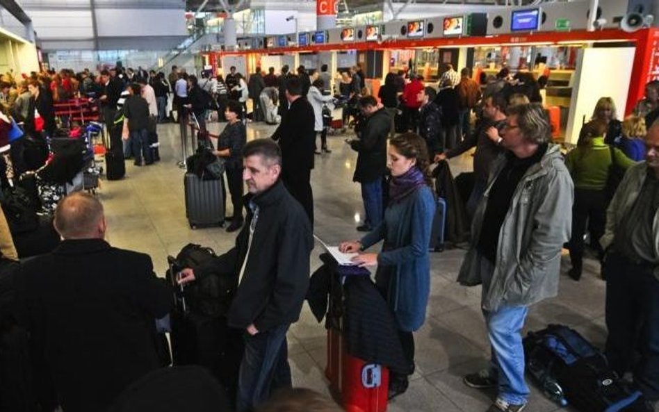 "Times": opóźnienia na lotniskach dla pasażerów spoza strefy Schengen