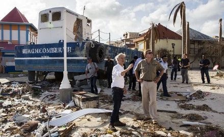 Wyspę odwiedził król Holandii Willem-Alexander (z prawej) i minister spraw wewnętrznych Holandii Ron