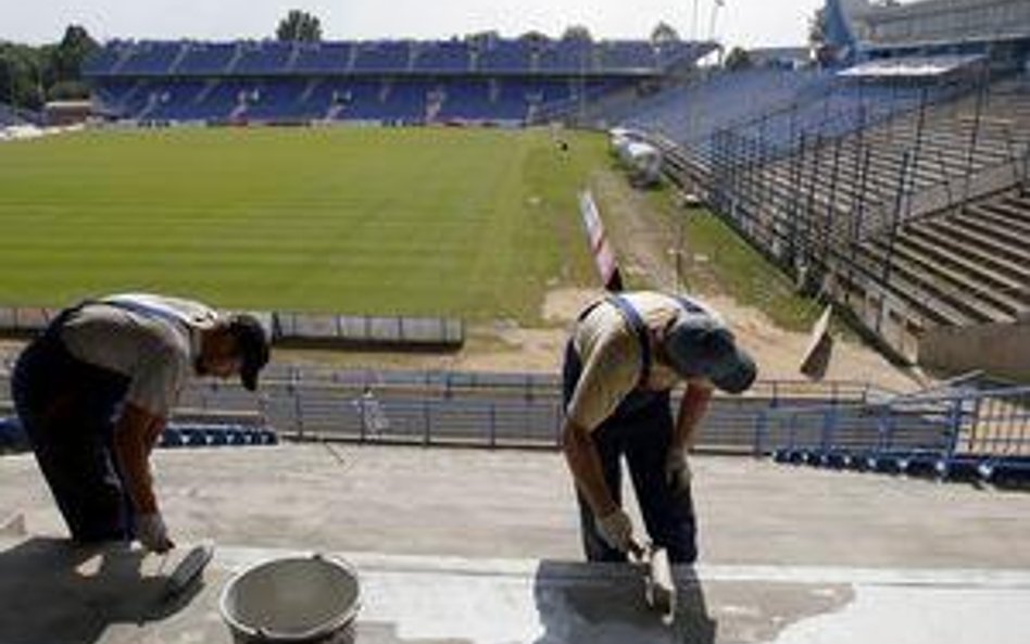 Czy bez ułatwień w procedurze zamówień publicznych zdążymy z budową stadionów przed Euro 2012?