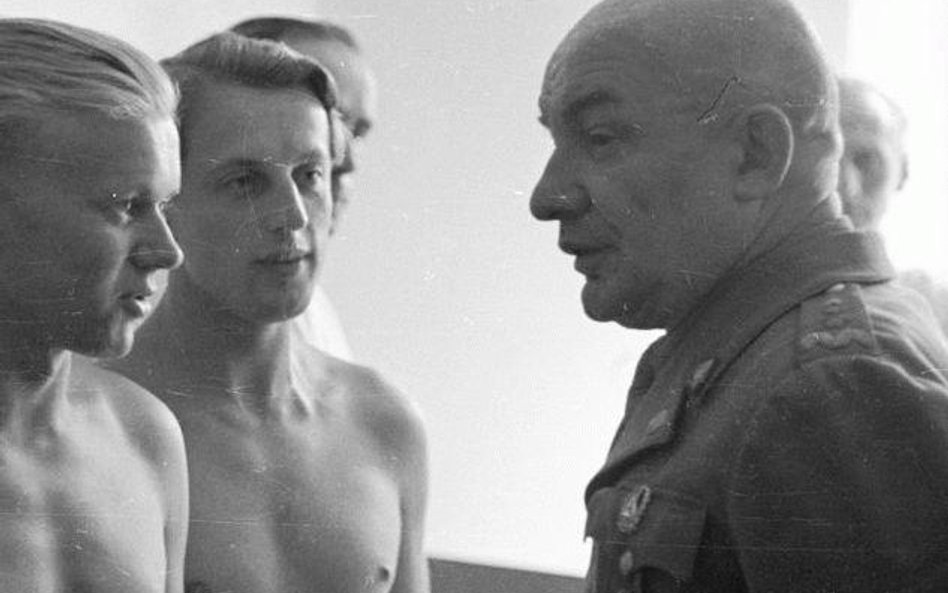 Zbrodniarz Świerczewski uczczony za pieniądze podatnika