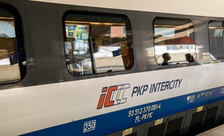 Kolej traci ładunki, ale zyskuje pasażerów. Padły kolejne rekordy frekwencji