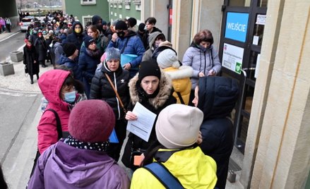 Według najnowszych badań 21 proc. ukraińskich uchodźców chce na stałe zostać w Polsce.