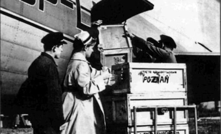 Załadunek transportu krwi dla Węgrów. Październik 1956 r.