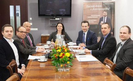 Uczestnicy debaty dyskutowali na temat cyfryzacji gospodarki i przyszłości płatności elektronicznych