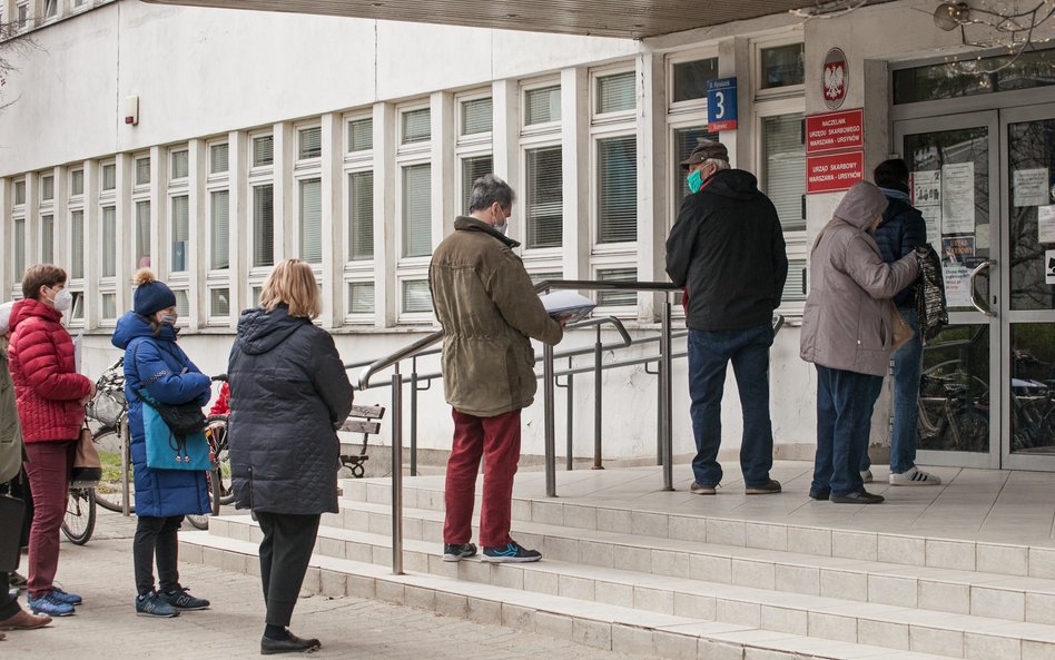 Wynagrodzenia skarbowców za trudy związane z "Polskim Ładem" PiS niepewne