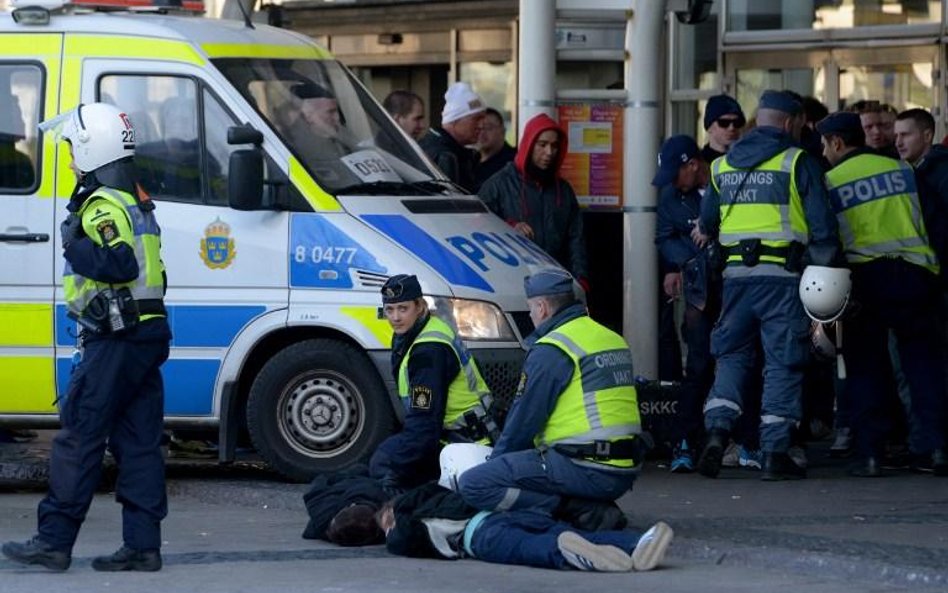 Zamieszki przed meczem w Szwecji, nie żyje kibic